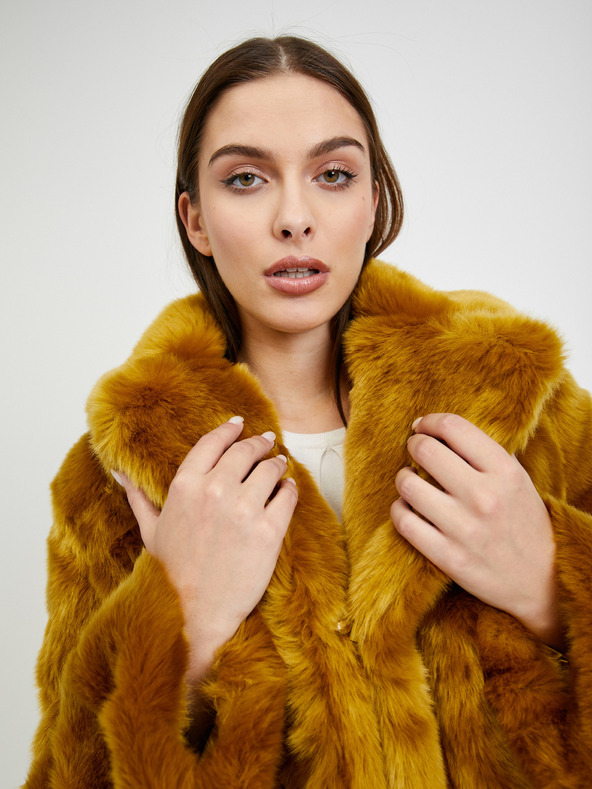 Orsay Hořčicový dámský kabát z umělé kožešiny ORSAY