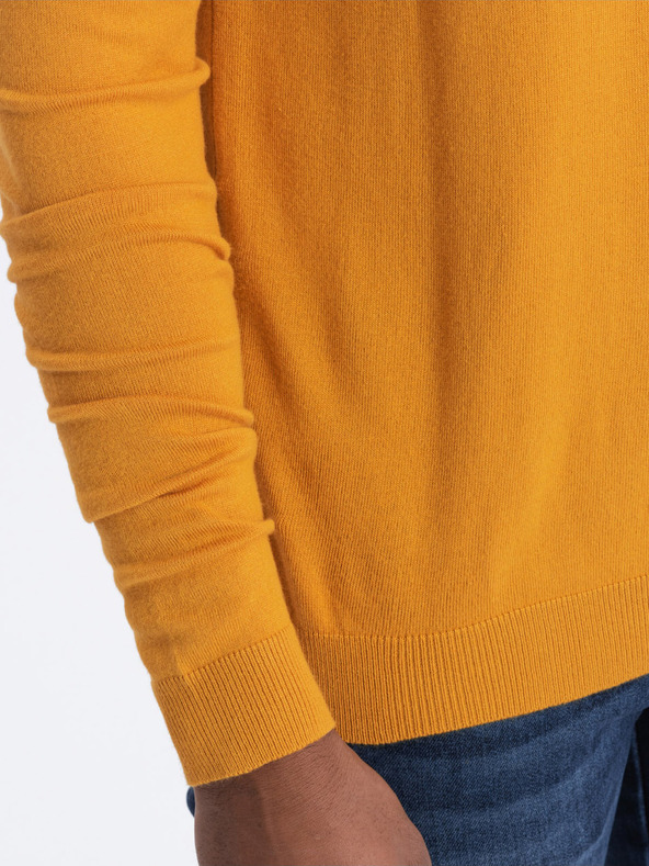 Ombre Clothing Hořčicový pánský basic svetr se stojáčkem Ombre Clothing