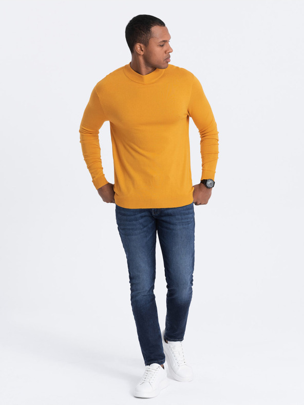 Ombre Clothing Hořčicový pánský basic svetr se stojáčkem Ombre Clothing