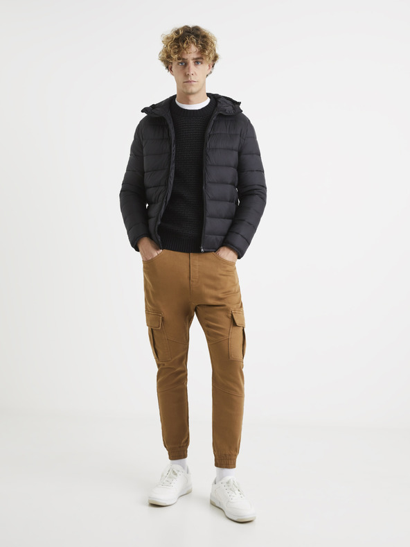 Celio Hnědé pánské kalhoty s kapsami Celio Vokit