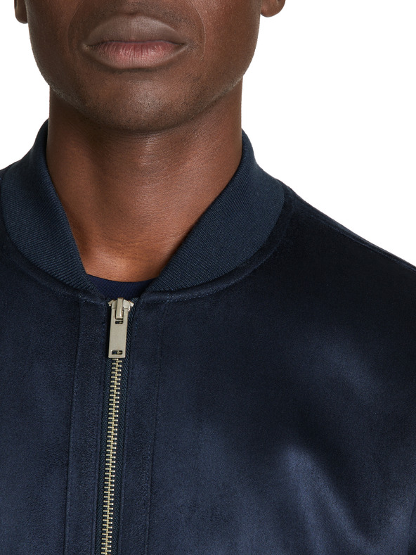 Celio Bunda z umělého semiše Judain