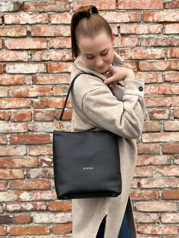 Elega Černá dámská kožená kabelka Elega Fluffy