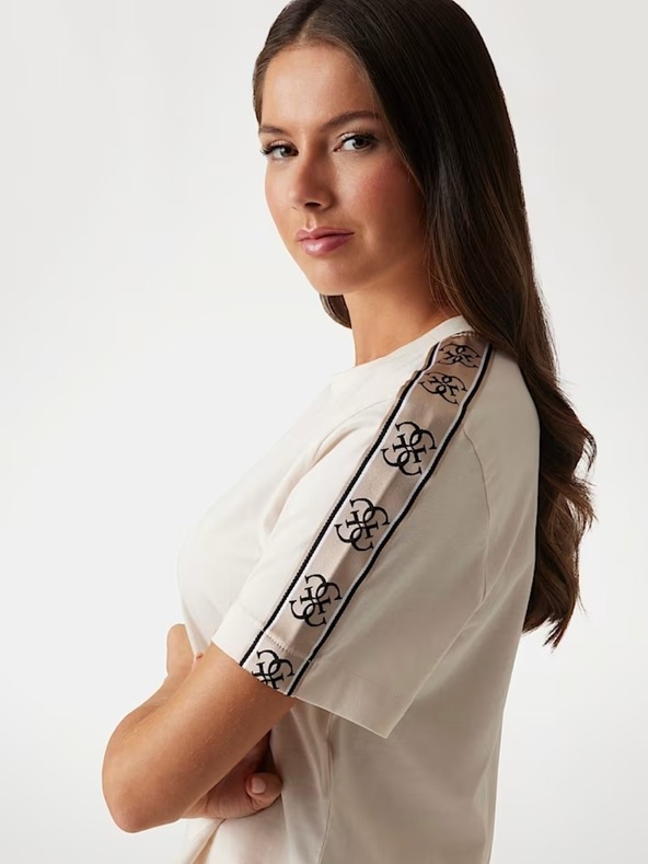 Guess Jeans Dámske biele tričko s logom na ramenách Guess jeans