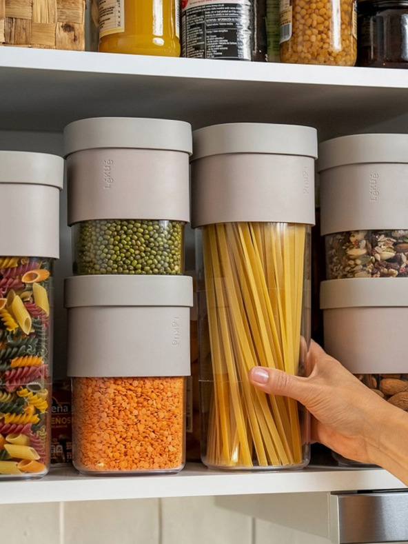 Lékué Světle šedá nádoba na skladování suchých potravin Lékué Flip Storage (L)