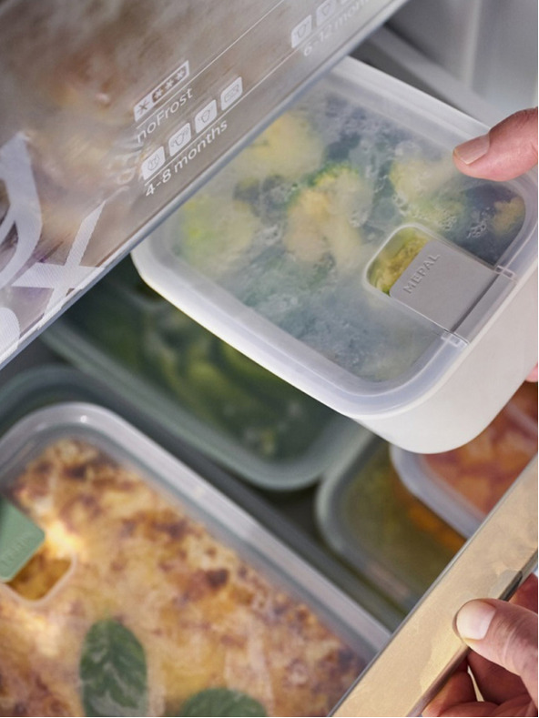 Mepal Bílý úložný box na potraviny Mepal EasyClip 1500 ml