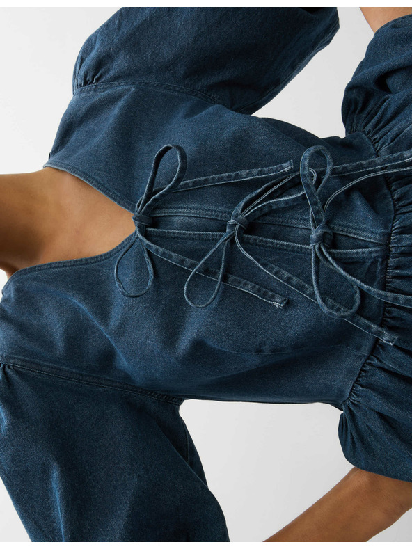 Marks & Spencer Džínové midi šaty s výstřihem do V s vázáním a zvýrazněným pasem Marks & Spencer námořnická modrá