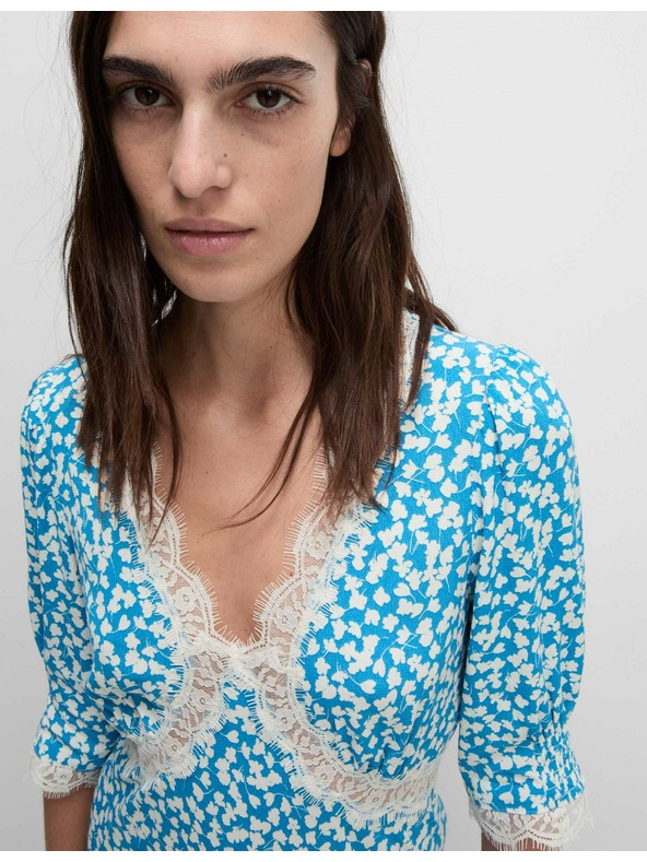 Marks & Spencer Neformální Midaxi šaty s potiskem, výstřihem do V a krajkovou vsadkou Marks & Spencer modrá