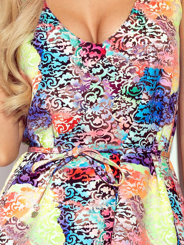 numoco Trapézové šaty s výstřihem - barevný vzor Numoco