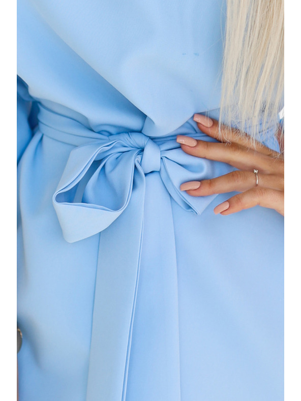 numoco Světle modré dámské motýlí šaty se zavazováním v pase Numoco