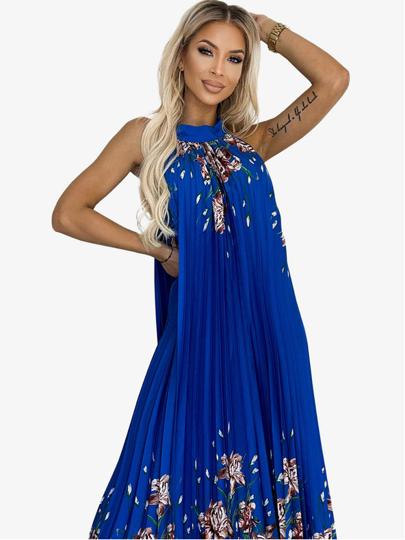 numoco Plisované saténové maxi šaty - modrá s květinami Numoco ESTER