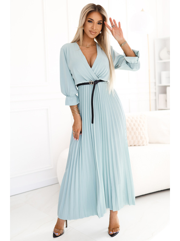 numoco Plisované maxi šaty s výstřihem, páskem a 3/4 rukávy - Pastelová šalvěj