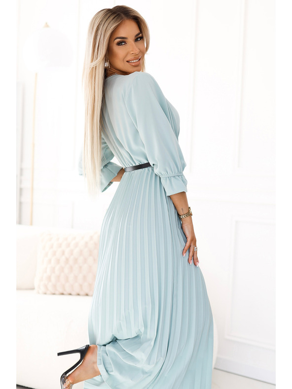 numoco Plisované maxi šaty s výstřihem, páskem a 3/4 rukávy - Pastelová šalvěj