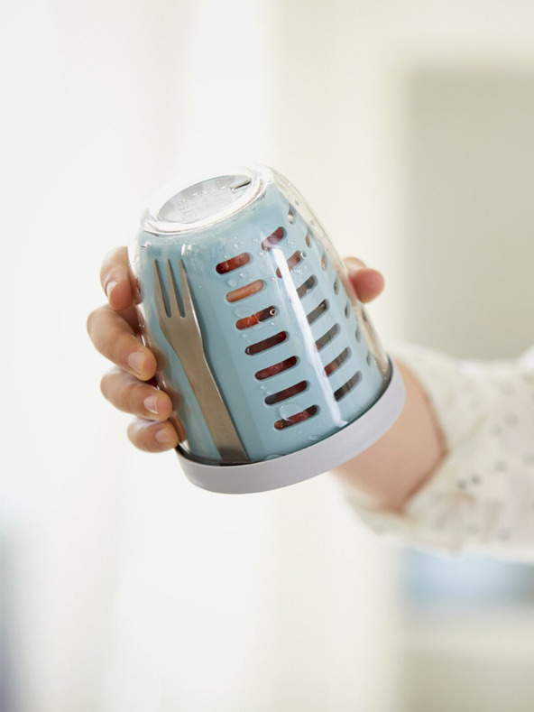 Mepal Světle zelený svačinový box se sítkem Mepal Ellipse (600 ml)