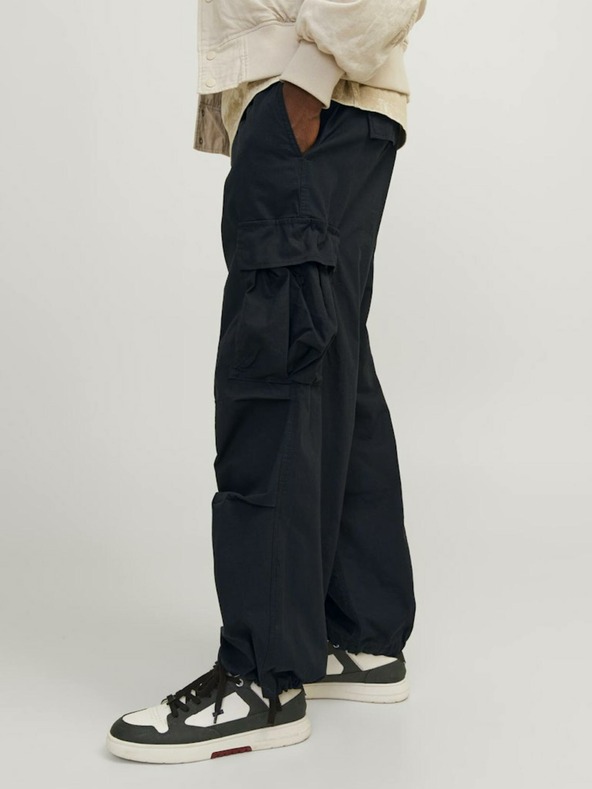 Jack & Jones Černé pánské cargo kalhoty Jack & Jones Parachute