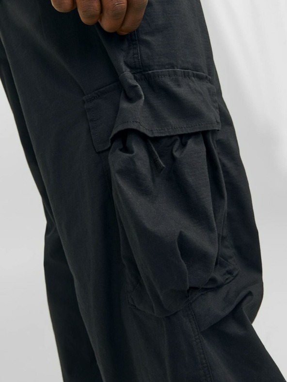 Jack & Jones Černé pánské cargo kalhoty Jack & Jones Parachute