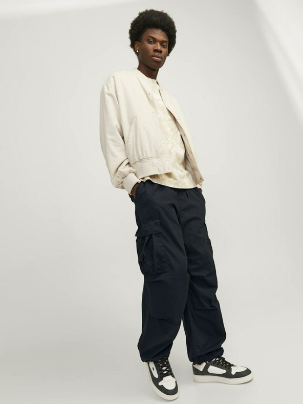 Jack & Jones Černé pánské cargo kalhoty Jack & Jones Parachute