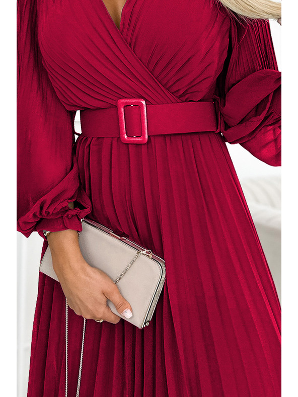 numoco 414-9 KLARA řasené šaty s páskem a výstřihem - Vínová barva