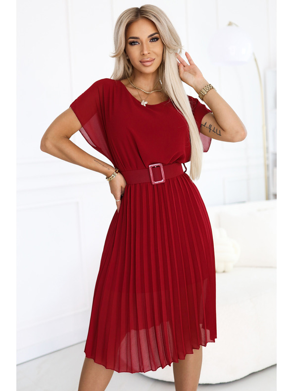numoco 465-5 MIA Plisované šifonové midi šaty s širokým páskem - vínové