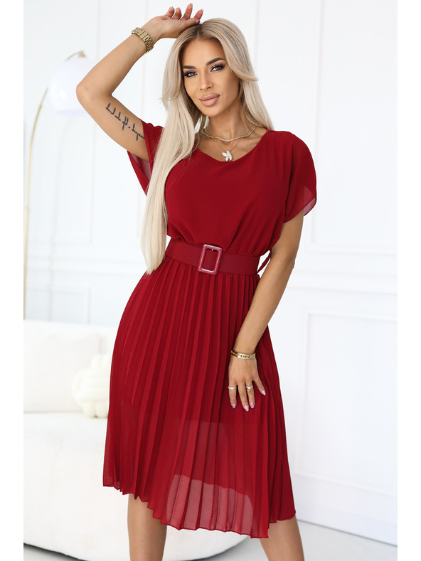 numoco 465-5 MIA Plisované šifonové midi šaty s širokým páskem - vínové