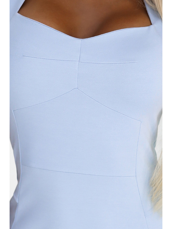 numoco 318-8 Elegantní midi šaty s pěkným výstřihem - světle modré